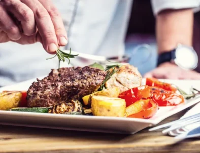 chef-hotel-restaurant-kitchen-cooking-hands-prepared-beef-steak-vegetable-decoration-81415061